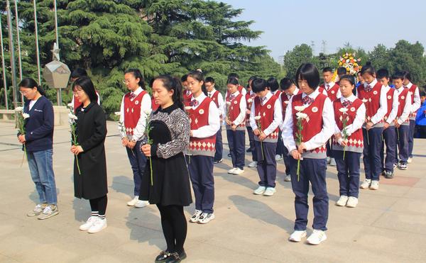 清明祭英烈 (5)